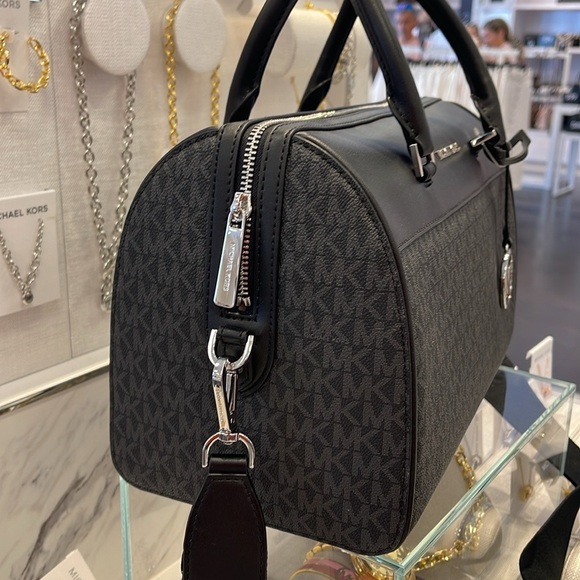 Michael Kors med Duffle Travel - Leather/Coated
35S2STFU2B
BLACK - Picture 4 of 16